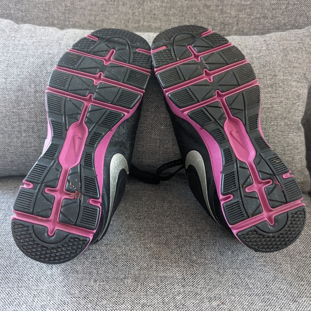 Ladies Nike Sneakers - Picture 7 of 7